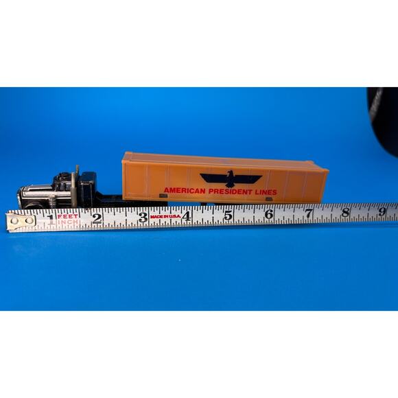 Vintage AMERICAN PRESIDENT Lines, HO Scale 1/87 Diecast Semi Truck Trailer - Picture 8 of 13